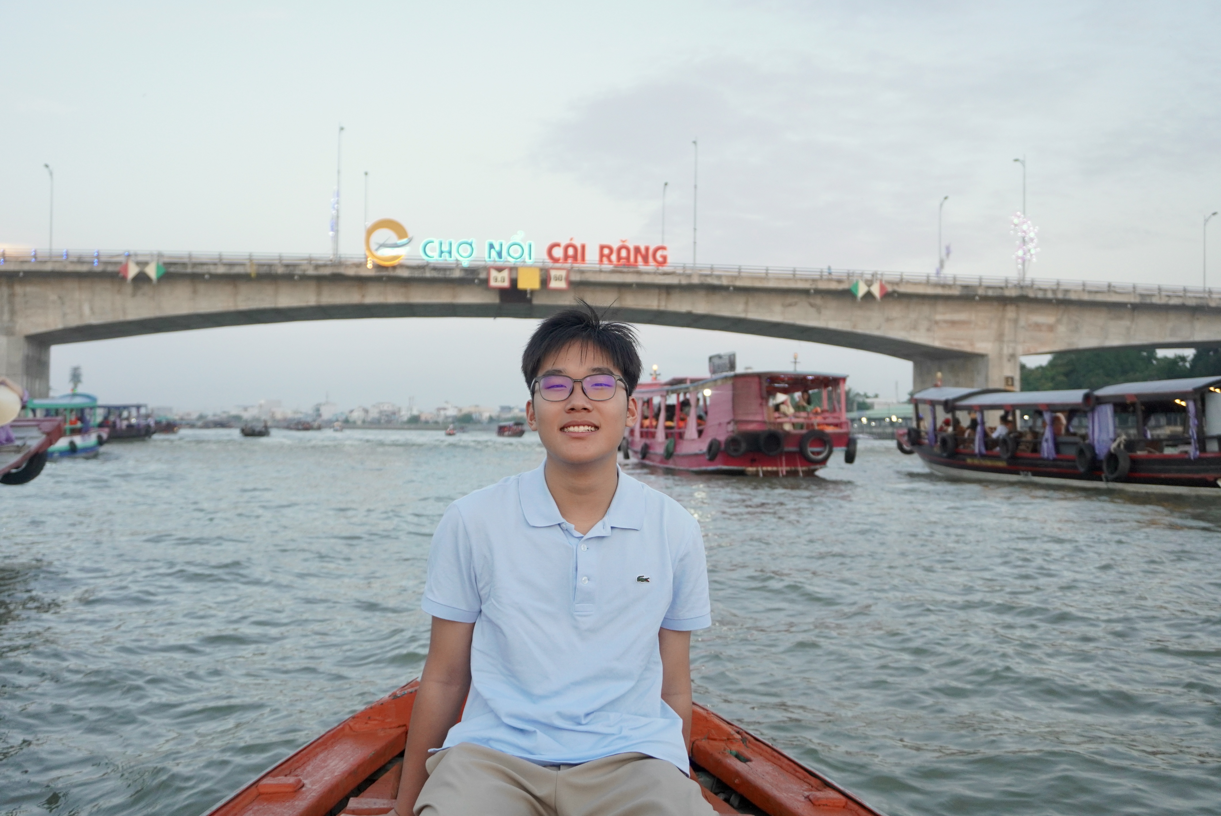 AgriFruit founder at Cái Răng floating market